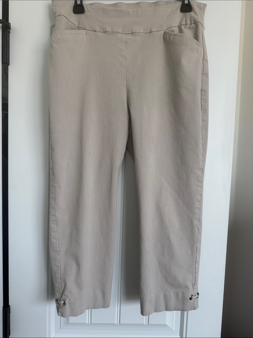 Chico Beige Cropped Stretch Pants size 1.5